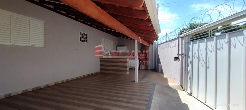 Casa à venda com 2 quartos, 69m² - Foto 2