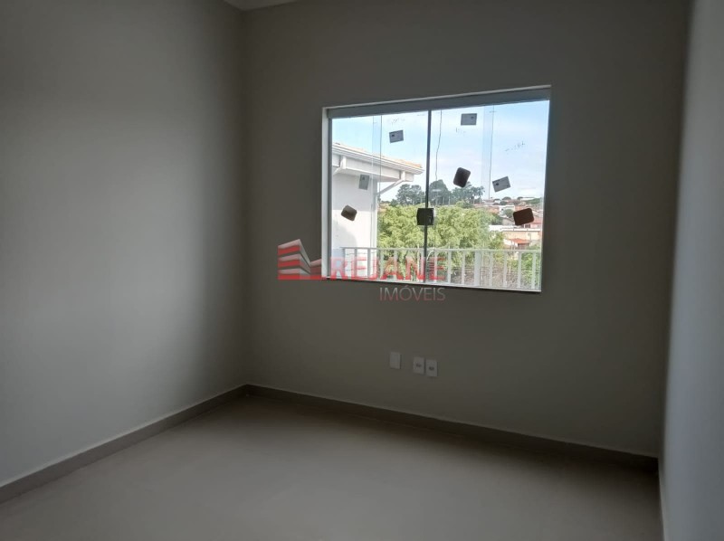 Casa à venda com 3 quartos, 314m² - Foto 5