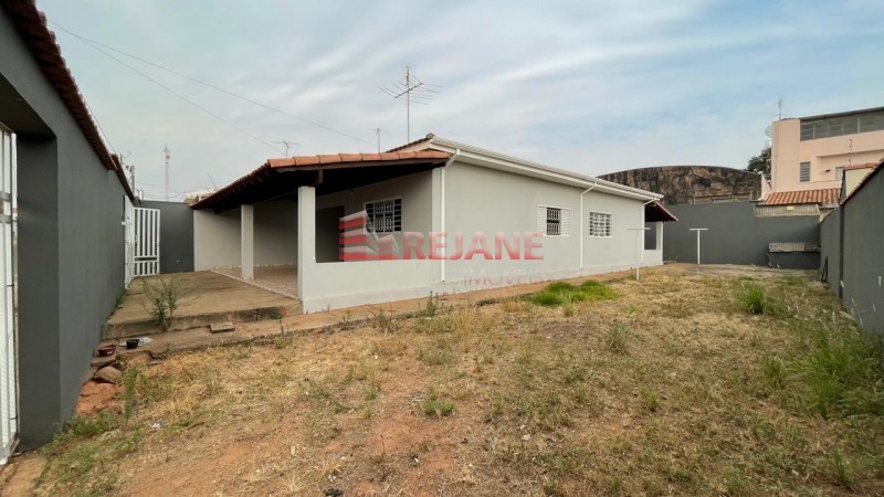 Casa à venda com 3 quartos, 148m² - Foto 2