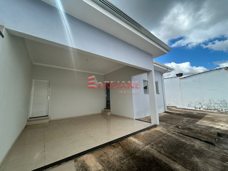 Casa à venda com 3 quartos, 110m² - Foto 1