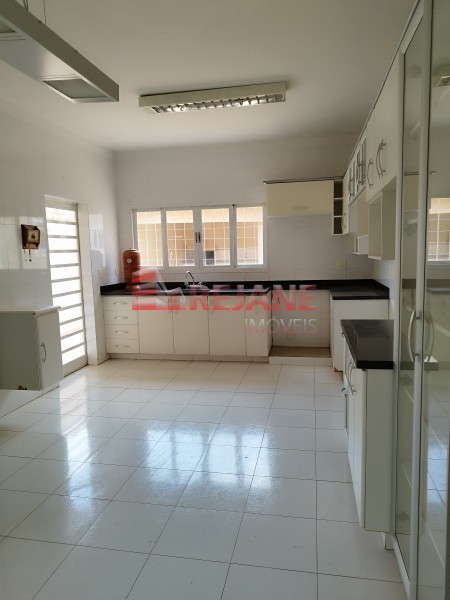 Casa à venda com 3 quartos, 298m² - Foto 5