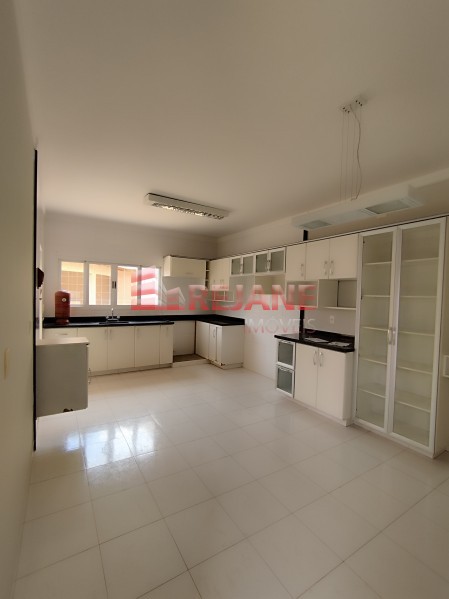 Casa à venda com 3 quartos, 298m² - Foto 7